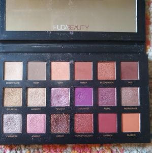 Huda Beautiful eyeshadow pallet
